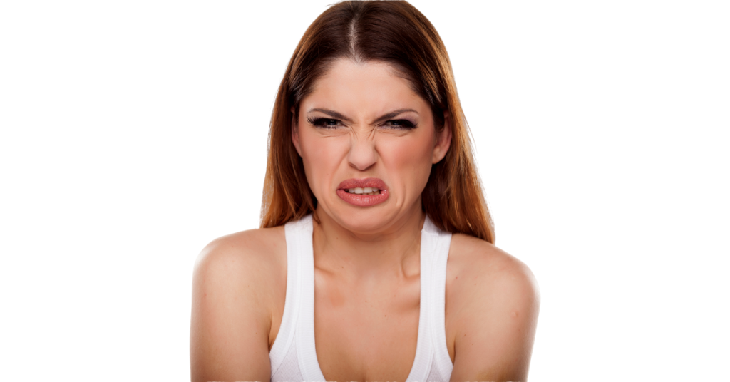 Chica joven con cara de asco